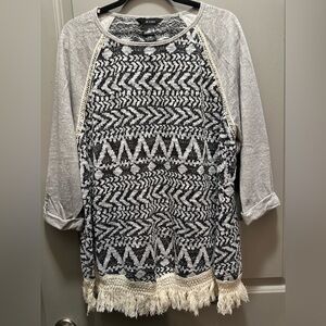 Ali Miles Black and Gray Geometric Tunic